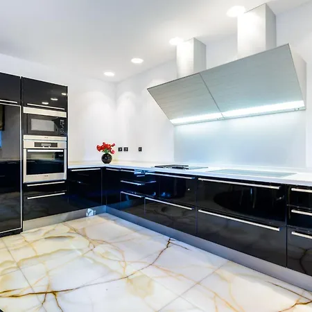 Grande, Modernist Exterior, Fendi Interior, Special House Overlooking Sea *