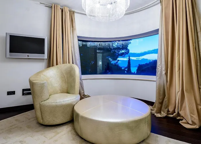 Grande, Modernist Exterior, Fendi Interior, Special House Overlooking Sea 빌라 *